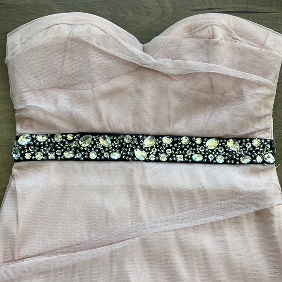 Blush sweetheart dress from Windsor. - Picture 2 of 5